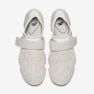 NIKE AQUA SOCK 360 QS Men’s size 7 (fit women 8.5)